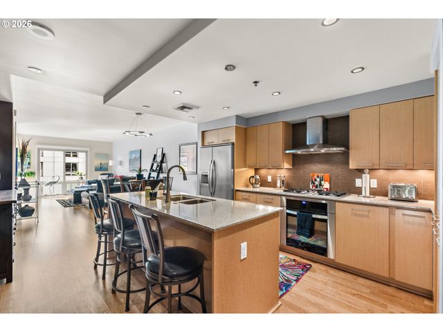 1310 Nw NAITO Pkwy 206, Portland, OR 97209