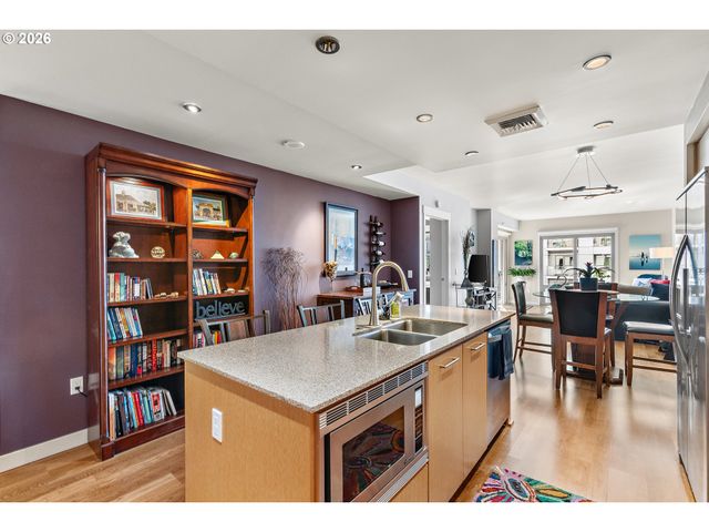 1310 Nw NAITO Pkwy 206, Portland, OR 97209