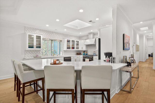 402 Horseshoe Bay North BLVD, Horseshoe Bay, TX 78657