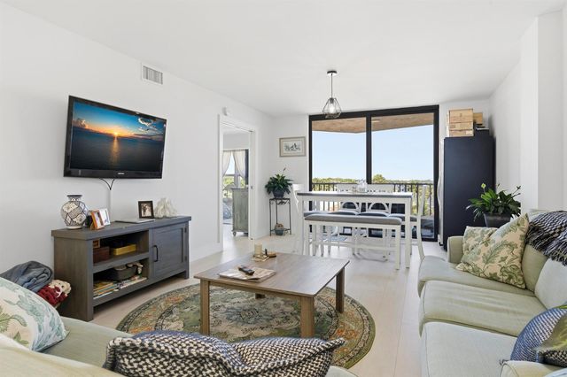 896 N Federal Highway 523, Lantana, FL 33462