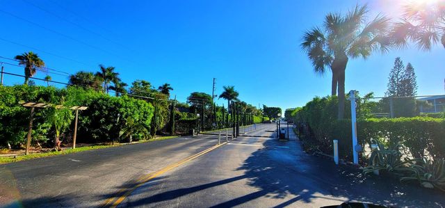 896 N Federal Highway 523, Lantana, FL 33462