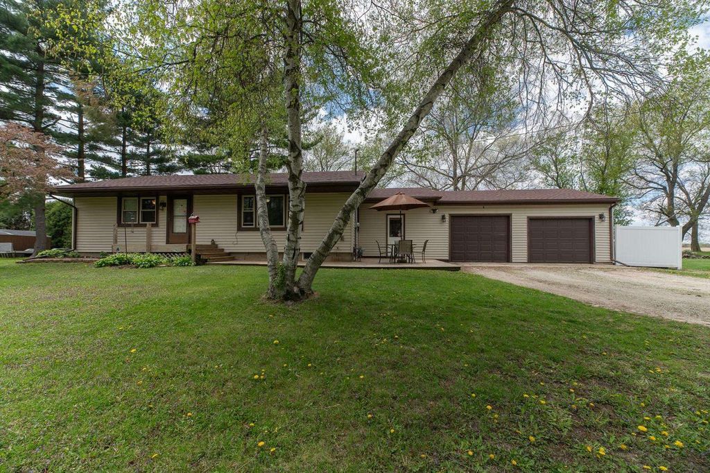 N6749 Tippecanoe Trail, Elkhorn, WI 53121