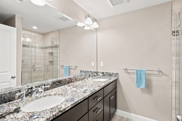 27 Clarks Hill Ln 27, Framingham, MA 01702
