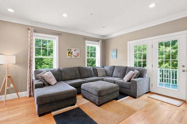 27 Clarks Hill Ln 27, Framingham, MA 01702