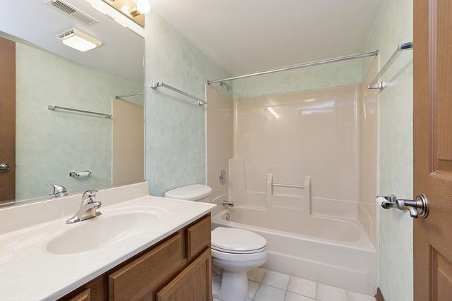 3024 Matthew Lane C-2, Homewood, IL 60430