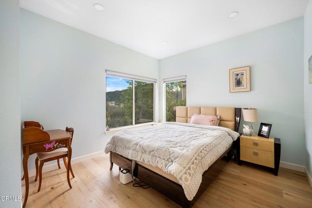925 Calle La Primavera, Glendale, CA 91208