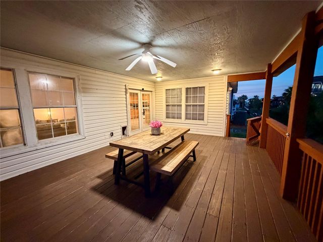 16701 Moby Dick Drive, Jamaica Beach, TX 77554