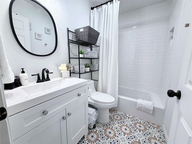 16701 Moby Dick Drive, Jamaica Beach, TX 77554