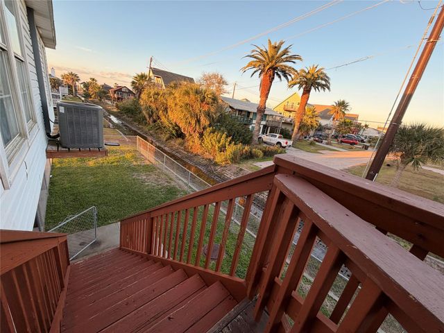 16701 Moby Dick Drive, Jamaica Beach, TX 77554