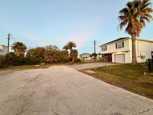 16701 Moby Dick Drive, Jamaica Beach, TX 77554