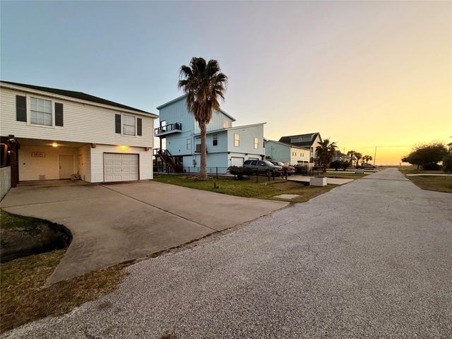 16701 Moby Dick Drive, Jamaica Beach, TX 77554