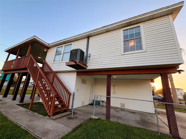 16701 Moby Dick Drive, Jamaica Beach, TX 77554