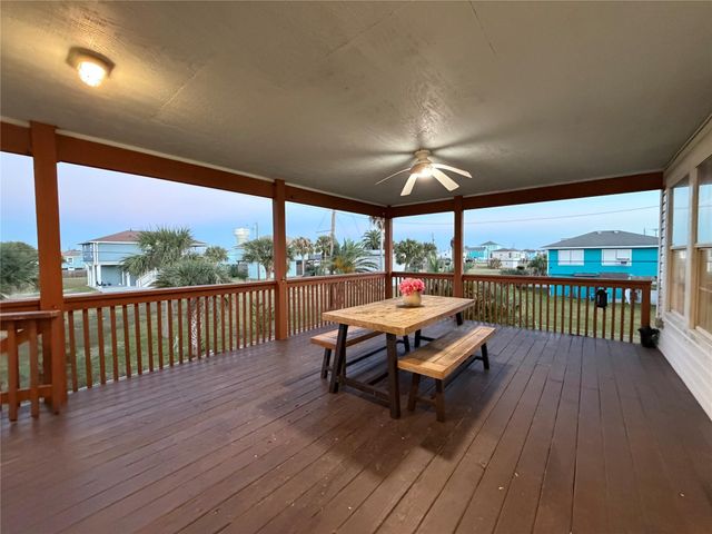 16701 Moby Dick Drive, Jamaica Beach, TX 77554