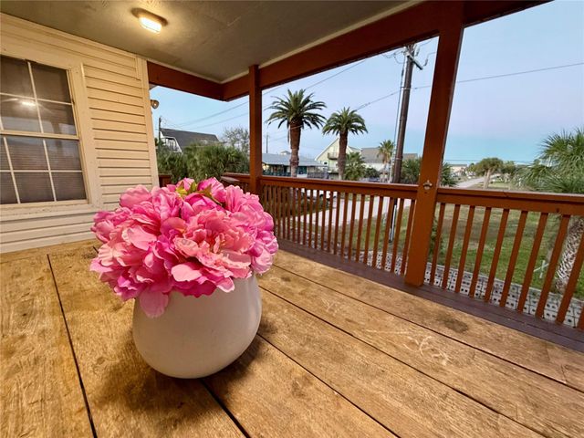 16701 Moby Dick Drive, Jamaica Beach, TX 77554