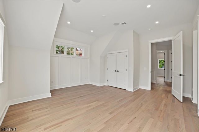 30 Peapack Rd, Far Hills Boro, NJ 07931