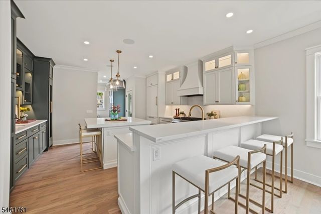 30 Peapack Rd, Far Hills Boro, NJ 07931