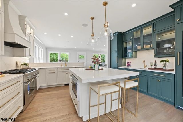 30 Peapack Rd, Far Hills Boro, NJ 07931