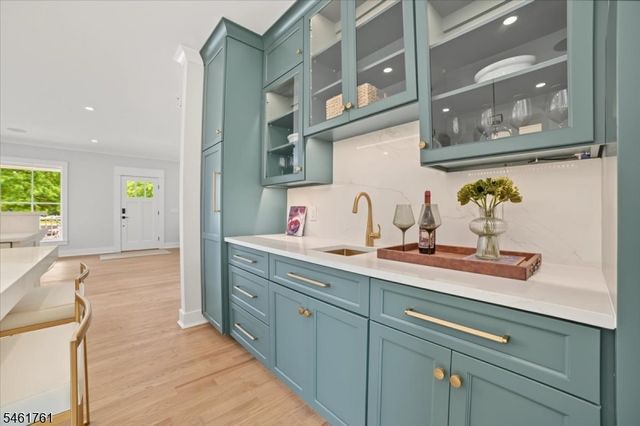 30 Peapack Rd, Far Hills Boro, NJ 07931
