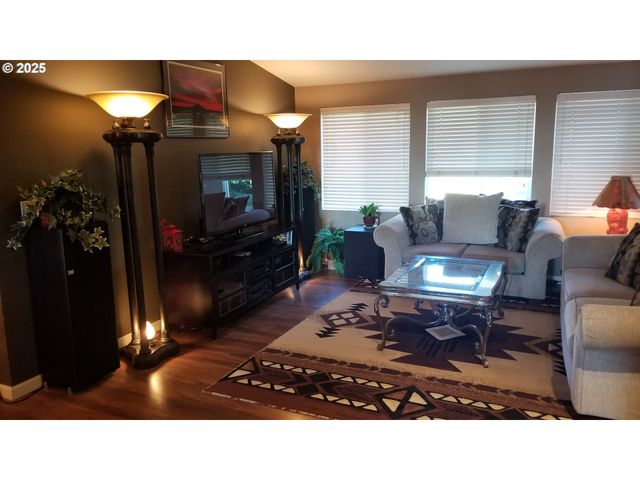 156 PEPPERMILL Rd, Kelso, WA 98626