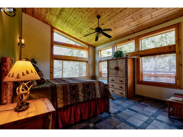 156 PEPPERMILL Rd, Kelso, WA 98626