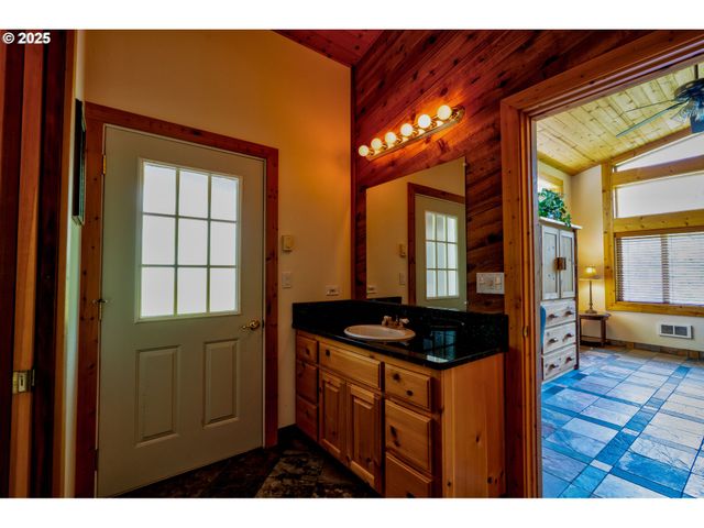 156 PEPPERMILL Rd, Kelso, WA 98626