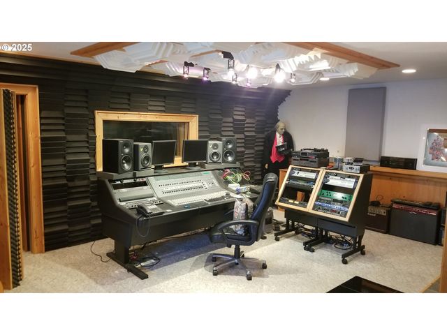 156 PEPPERMILL Rd, Kelso, WA 98626