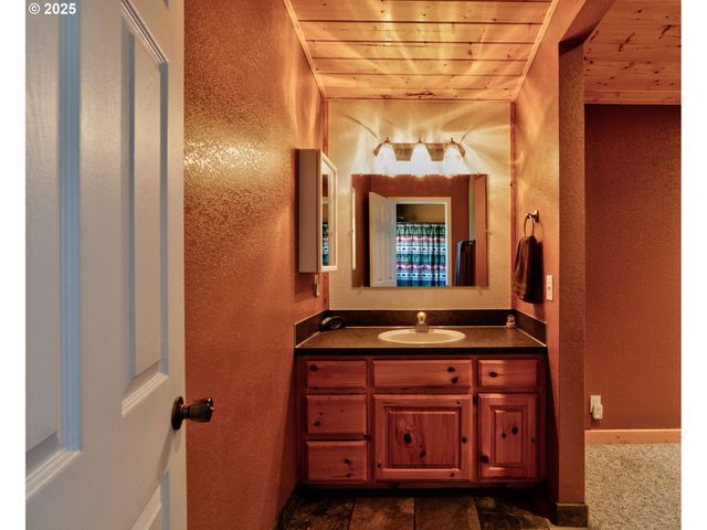 156 PEPPERMILL Rd, Kelso, WA 98626