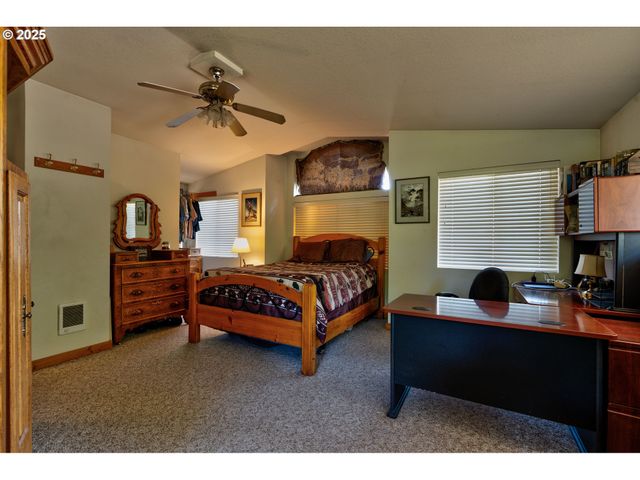 156 PEPPERMILL Rd, Kelso, WA 98626