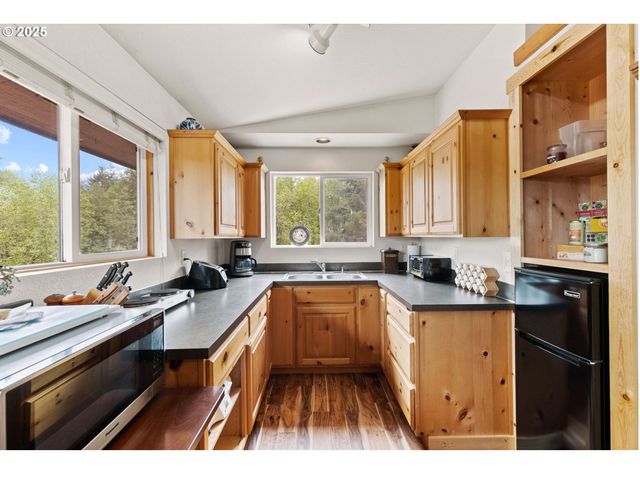 156 PEPPERMILL Rd, Kelso, WA 98626