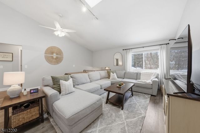 45 Fox Tail Ln, Hardyston Twp., NJ 07419