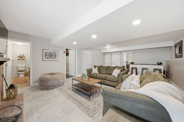 45 Fox Tail Ln, Hardyston Twp., NJ 07419