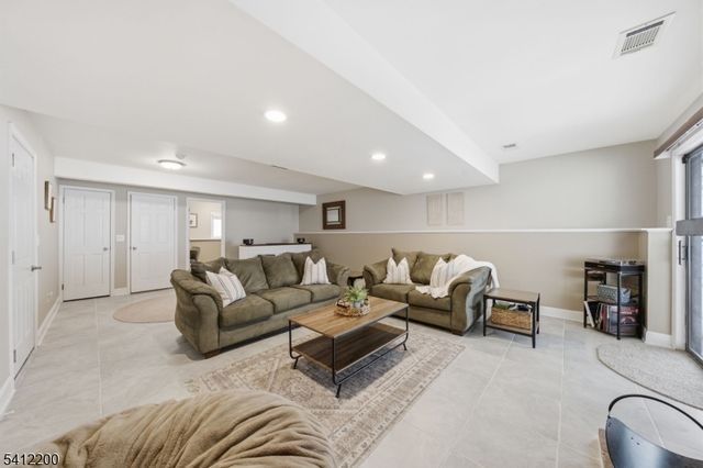 45 Fox Tail Ln, Hardyston Twp., NJ 07419