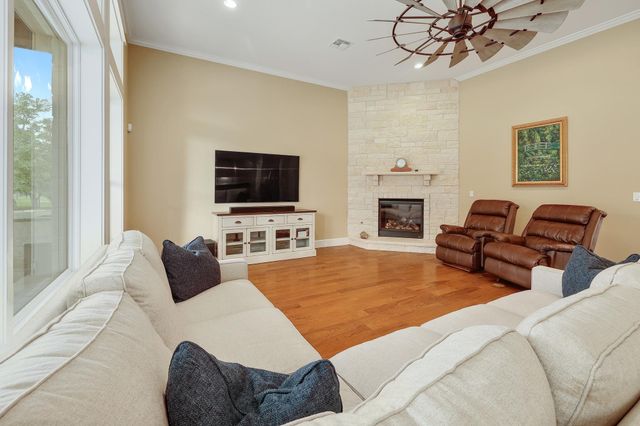 105 Arrowhead RD, Georgetown, TX 78633