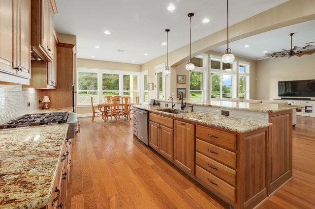 105 Arrowhead RD, Georgetown, TX 78633
