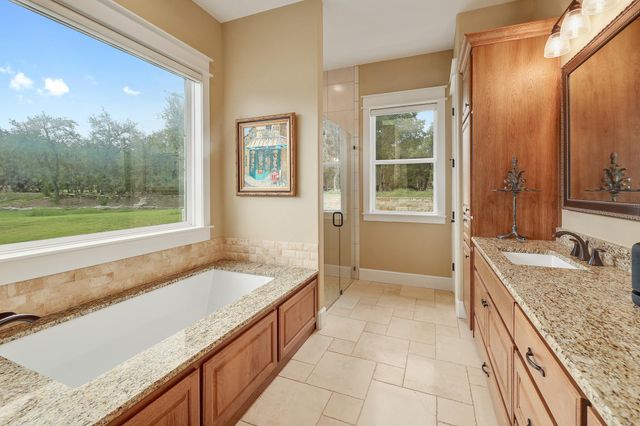 105 Arrowhead RD, Georgetown, TX 78633
