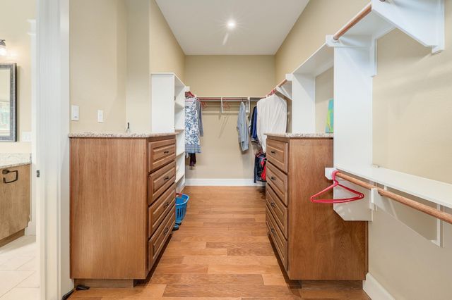 105 Arrowhead RD, Georgetown, TX 78633