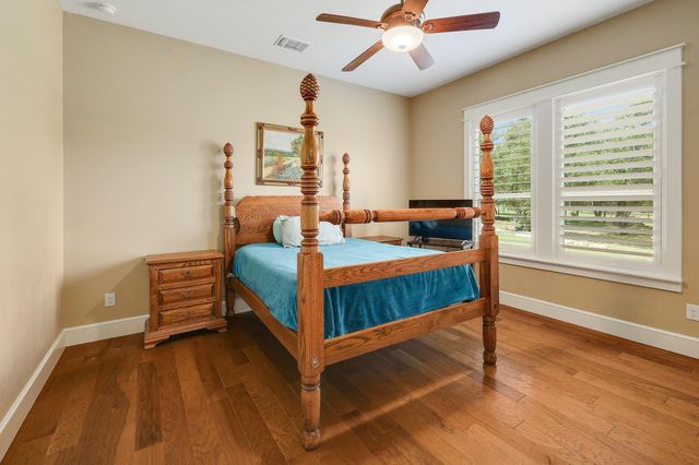 105 Arrowhead RD, Georgetown, TX 78633