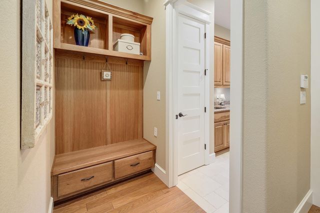 105 Arrowhead RD, Georgetown, TX 78633