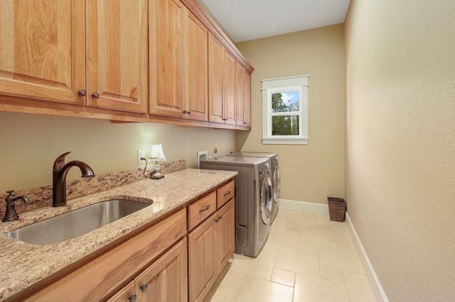 105 Arrowhead RD, Georgetown, TX 78633