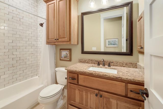 105 Arrowhead RD, Georgetown, TX 78633