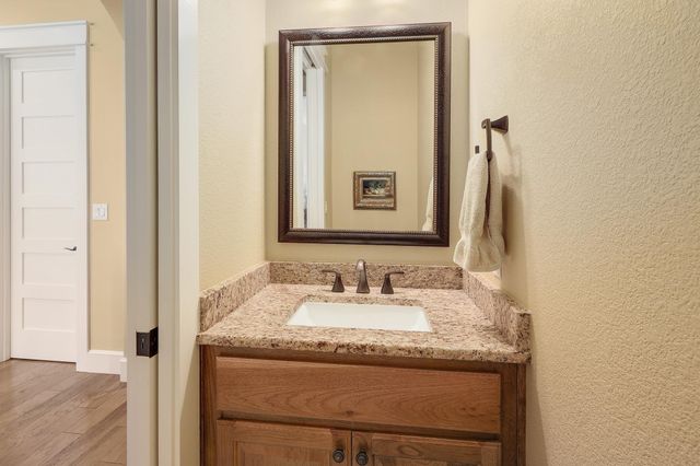 105 Arrowhead RD, Georgetown, TX 78633