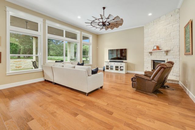 105 Arrowhead RD, Georgetown, TX 78633