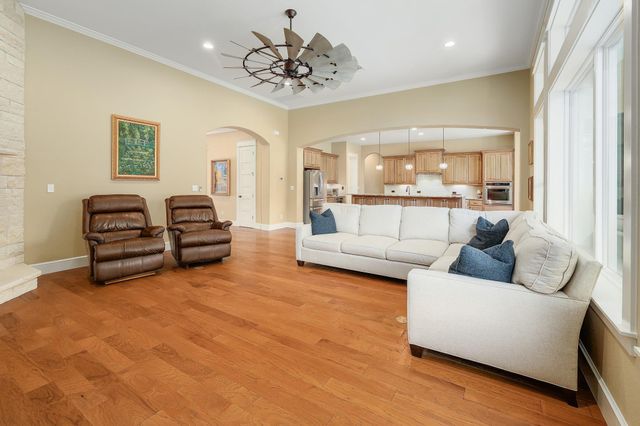 105 Arrowhead RD, Georgetown, TX 78633