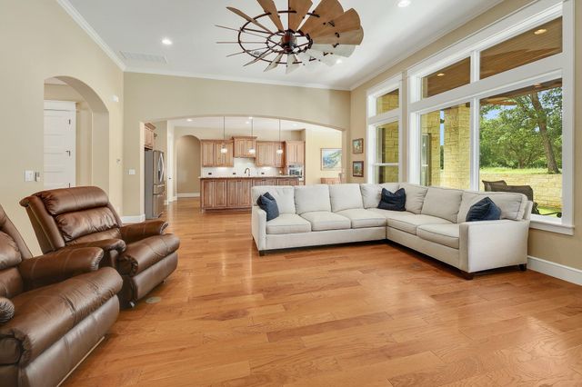 105 Arrowhead RD, Georgetown, TX 78633