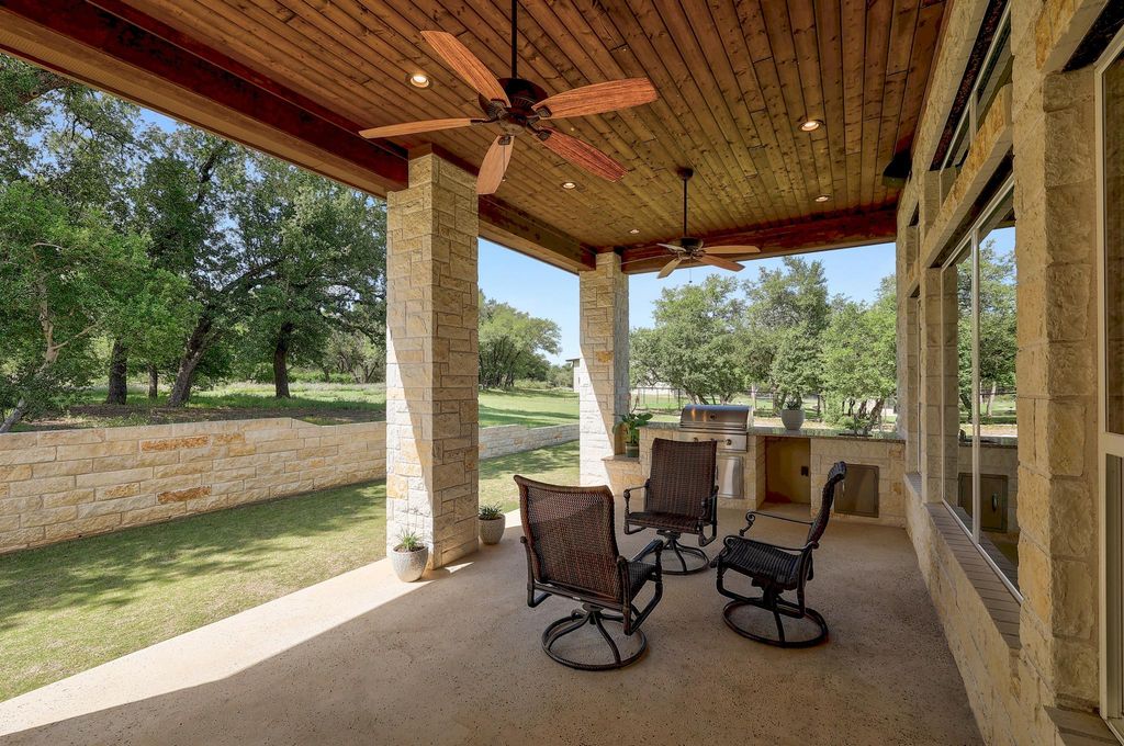 105 Arrowhead RD, Georgetown, TX 78633