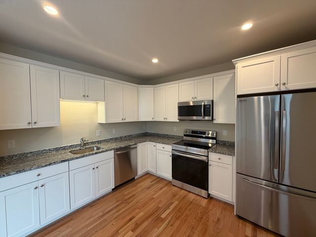 85 Lowell 6, Peabody, MA 01960