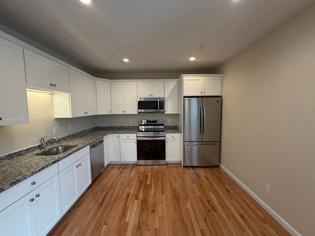 85 Lowell 6, Peabody, MA 01960