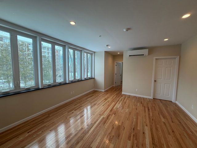 85 Lowell 6, Peabody, MA 01960