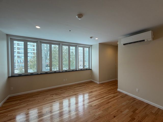 85 Lowell 6, Peabody, MA 01960