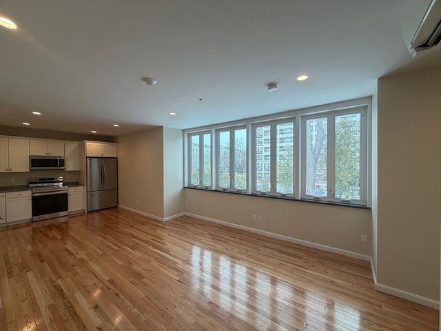 85 Lowell 6, Peabody, MA 01960